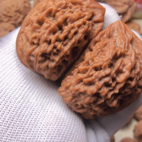 【闪购商品】桃核吊坠缕****了半壁狮子头