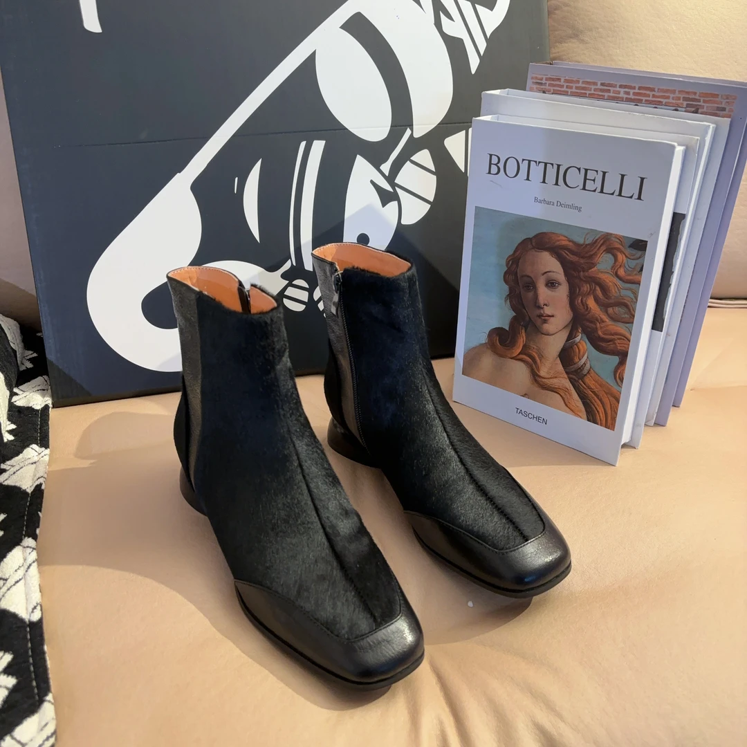 法式方头粗跟短靴女2024冬季新款马毛羊皮瘦瘦靴高跟后拉链短筒靴