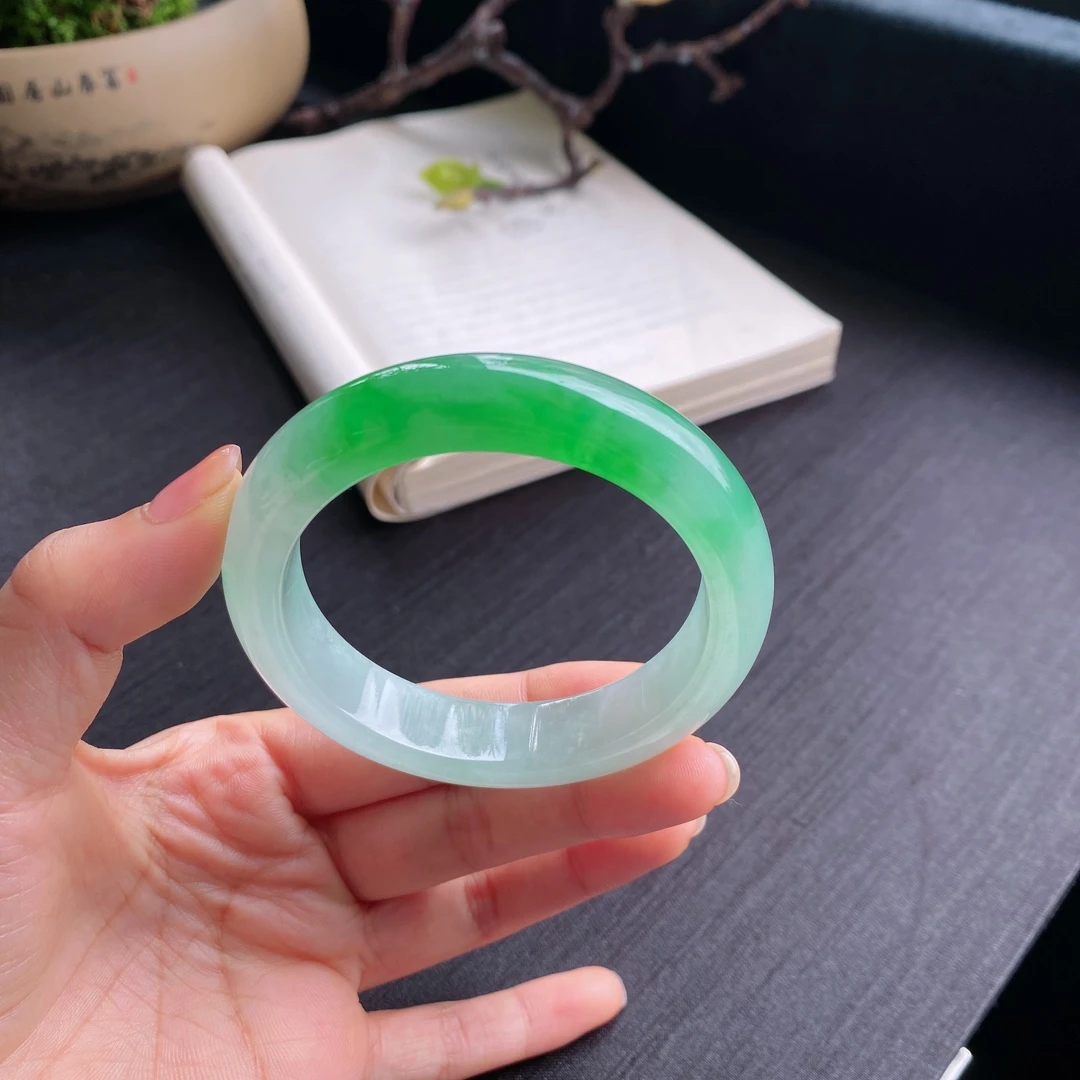 好色珠宝 圈口55缅甸老坑A货冰糯种阳绿正圈女款翡翠手镯