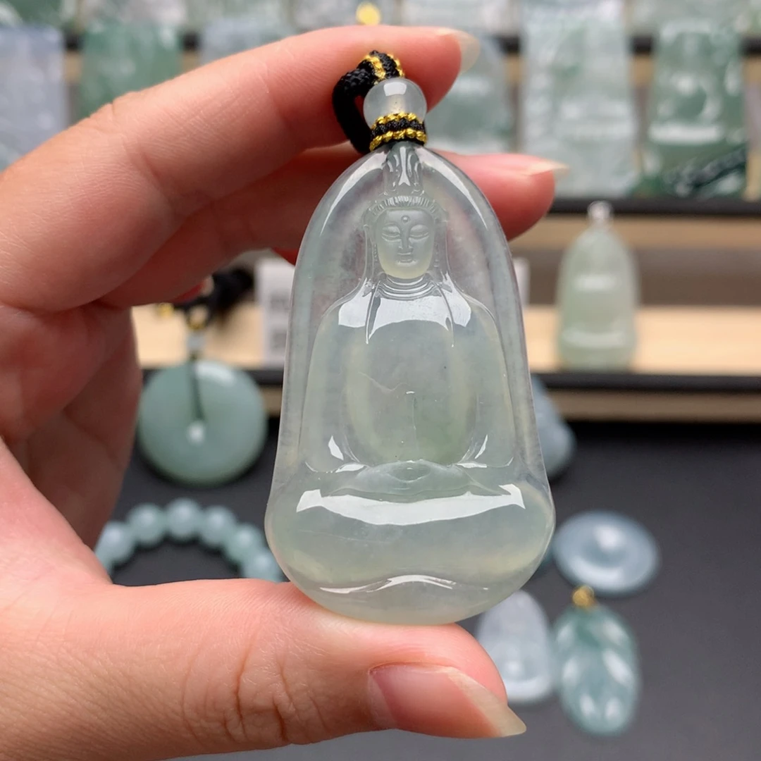 翡翠未镶嵌颈饰马*练素衣