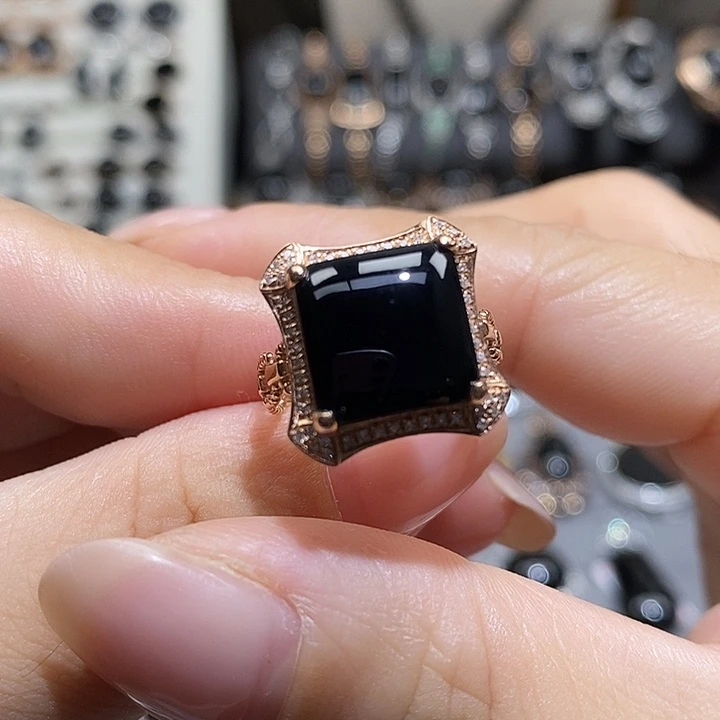 翡翠戒指18K金镶嵌