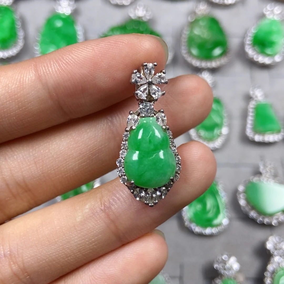 翡翠未镶嵌颈饰葫芦