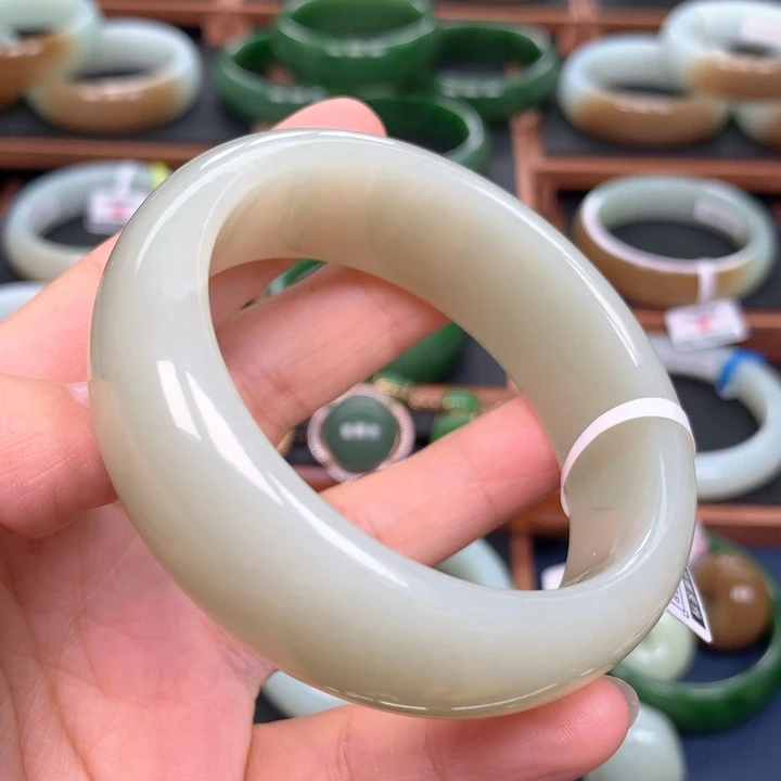 和田玉手镯未镶嵌57