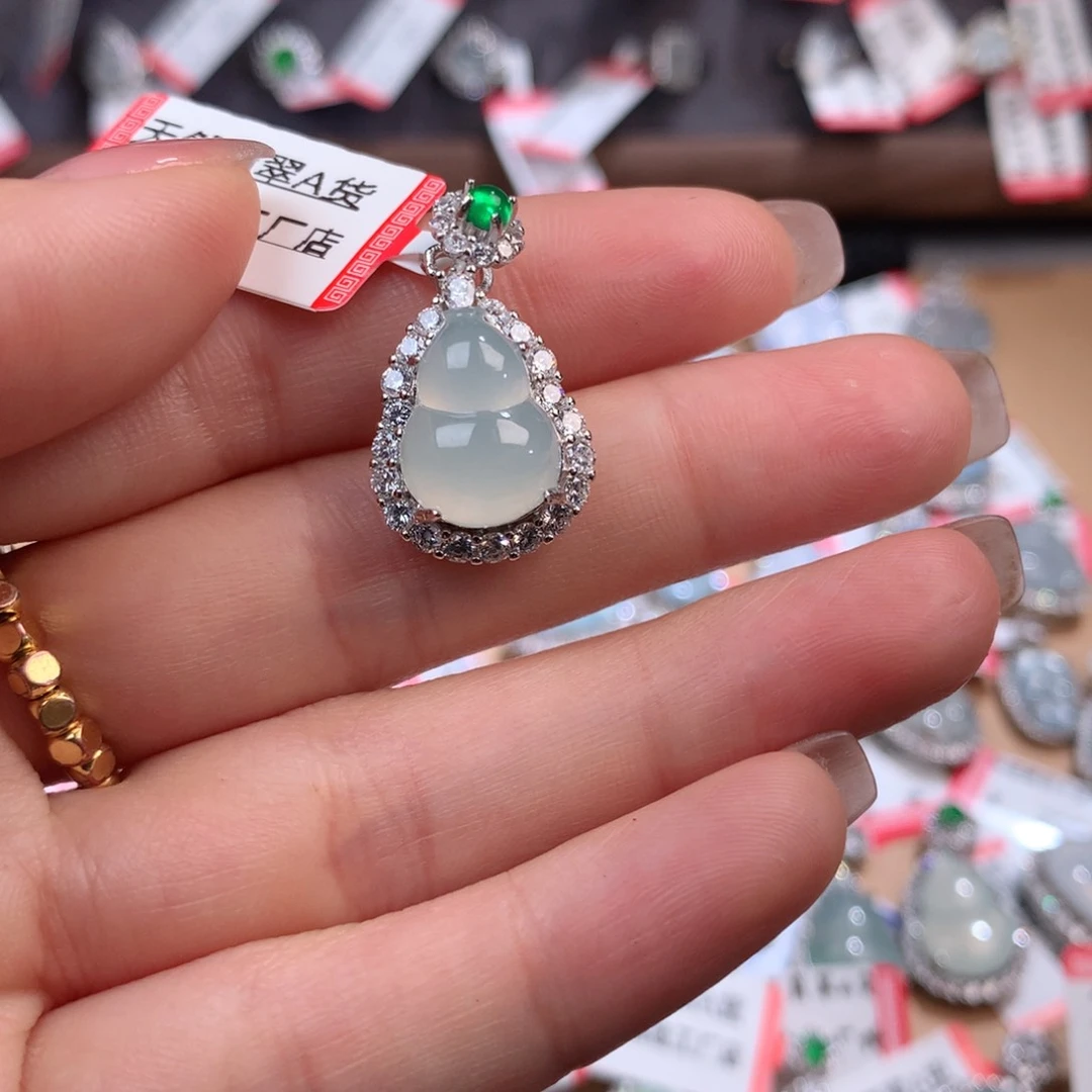 翡翠挂件未镶嵌葫芦