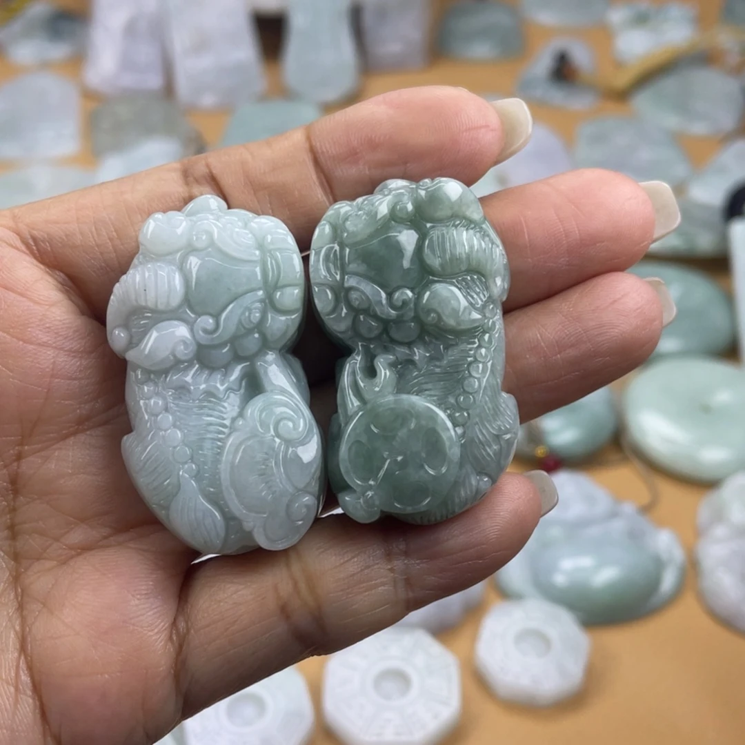 翡翠未镶嵌颈饰貔貅一对