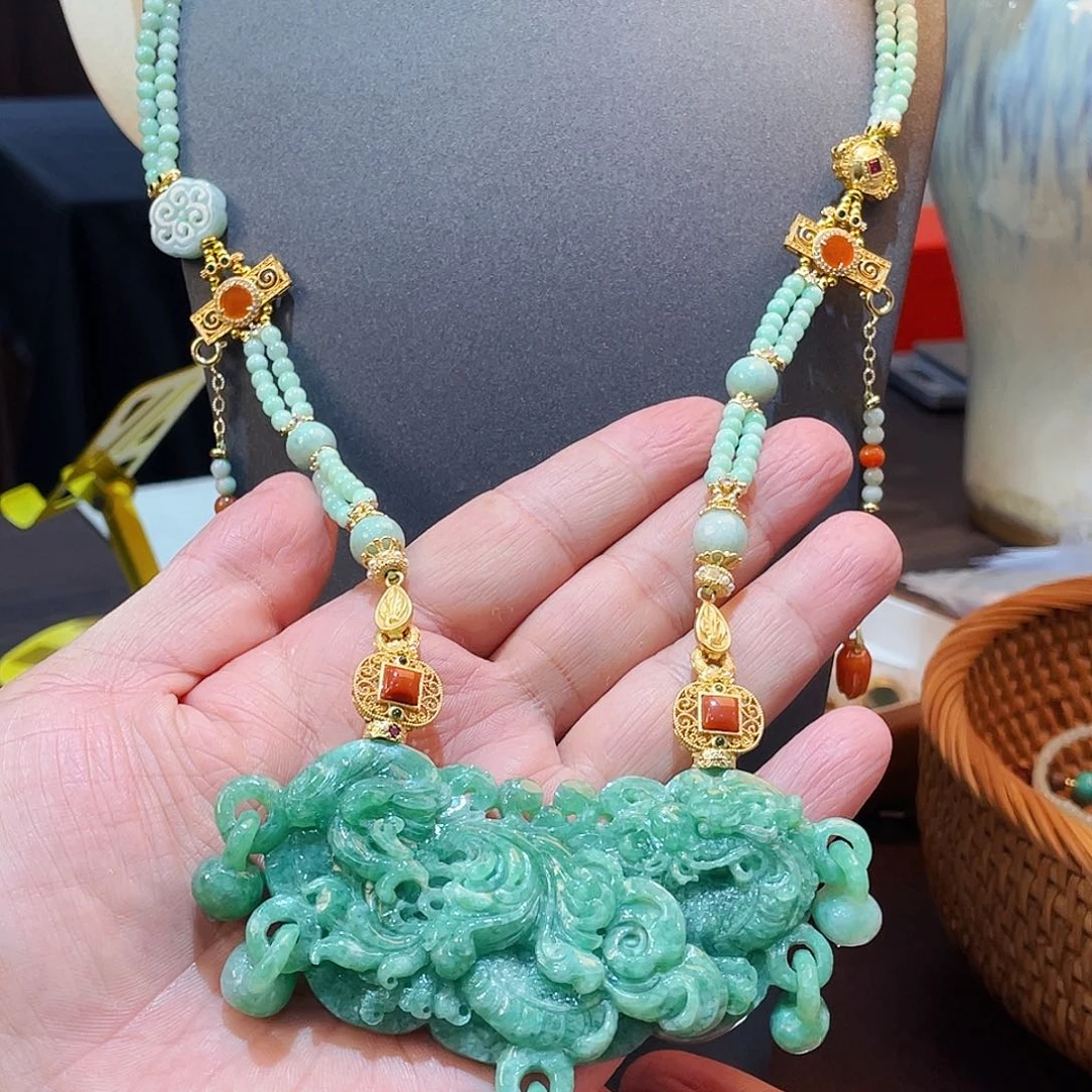 翡翠颈饰未镶嵌颈饰