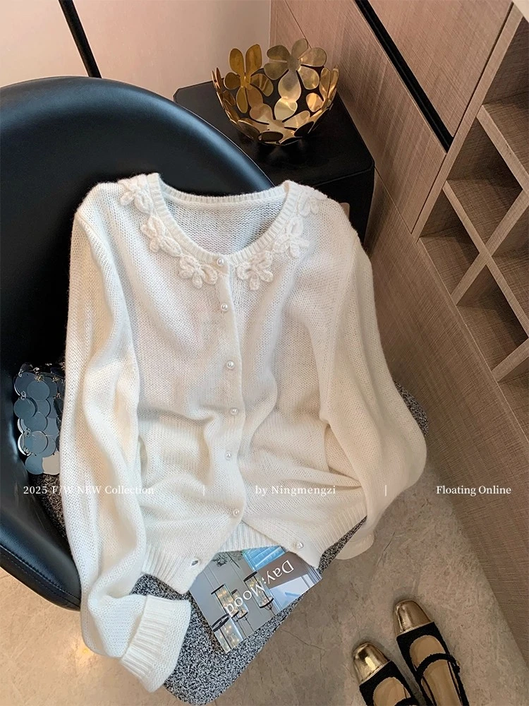 法式蝴蝶刺绣针织开衫女装2025秋季新款温柔气质减龄百搭毛衣上衣