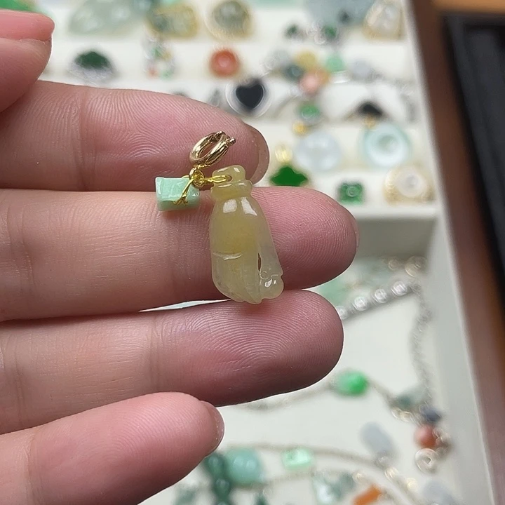 翡翠14K金镶嵌颈饰