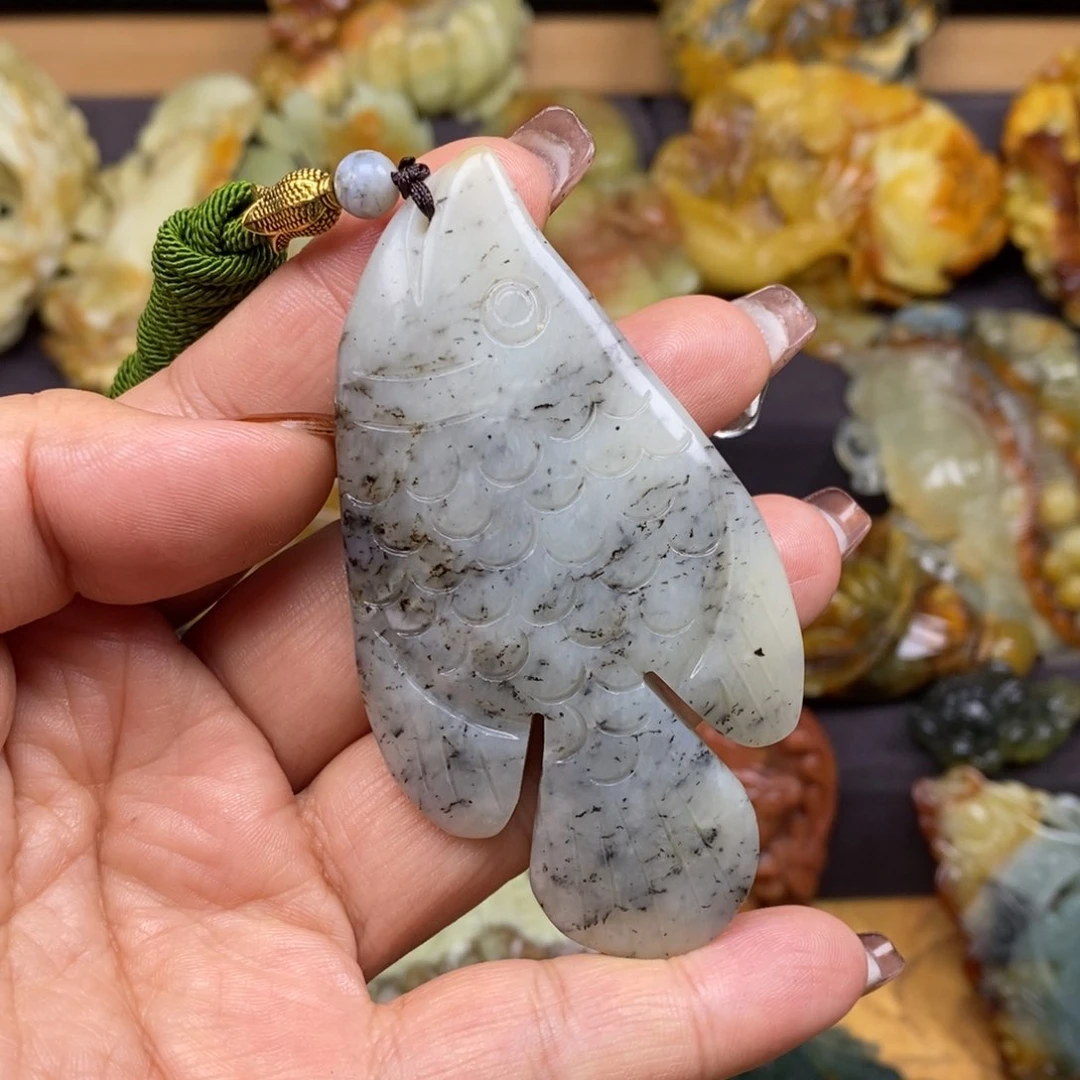 蛇纹石玉颈饰未镶嵌