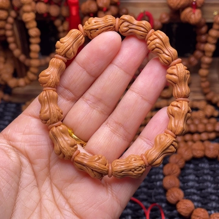 木质类龙纹桃枭挂件