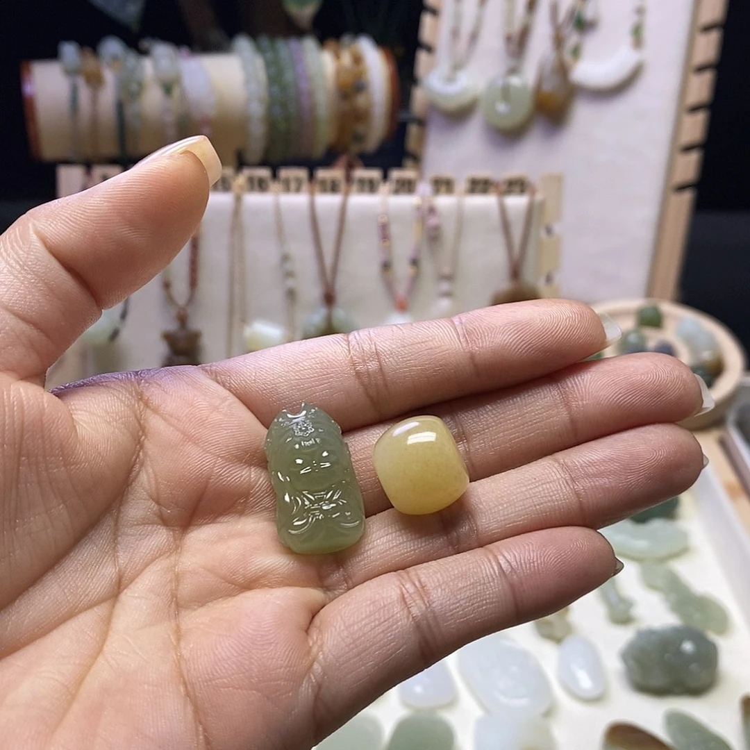 颈饰未镶嵌和田玉爱*