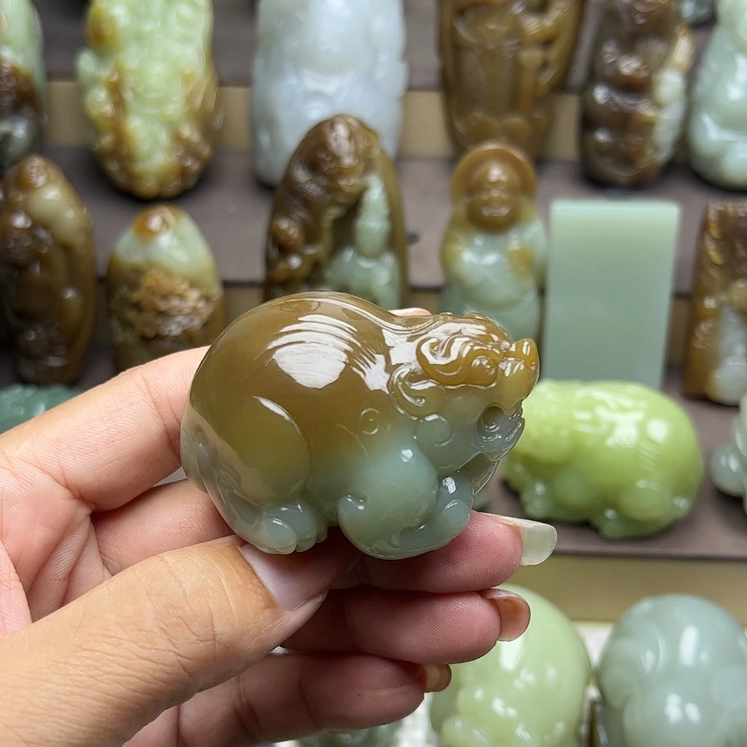 吾***岁和田玉未镶嵌颈饰