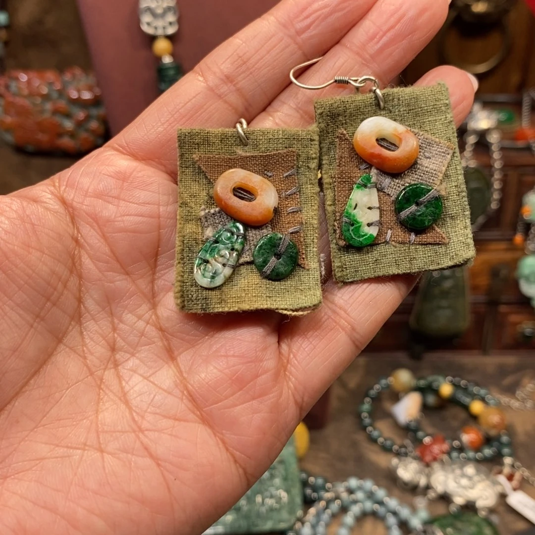 翡翠吊坠(赠链)未镶嵌