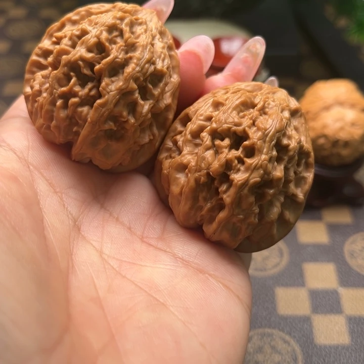 核桃40靠山石文玩