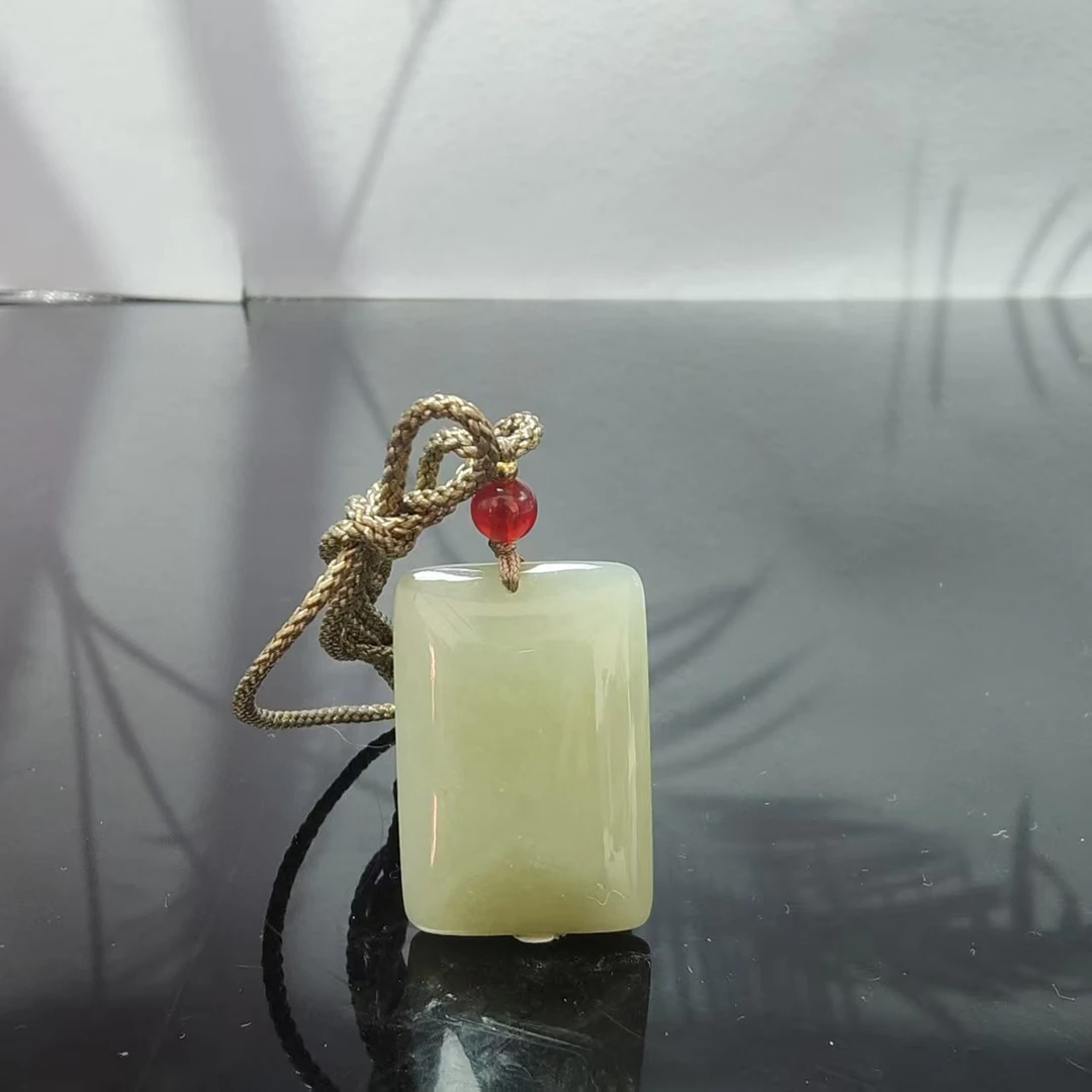 Q和田玉无事牌吊坠1539