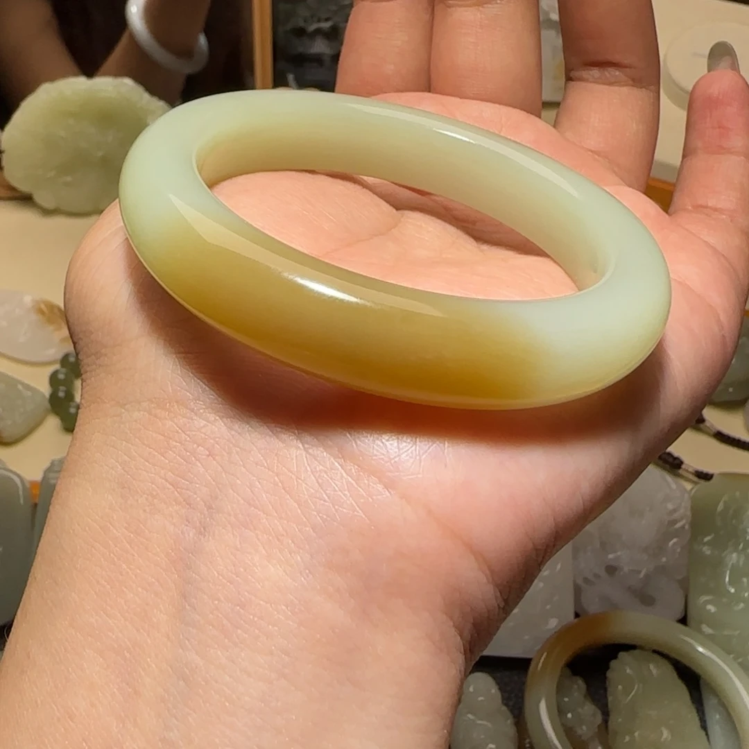 暖****和田玉未镶嵌颈饰