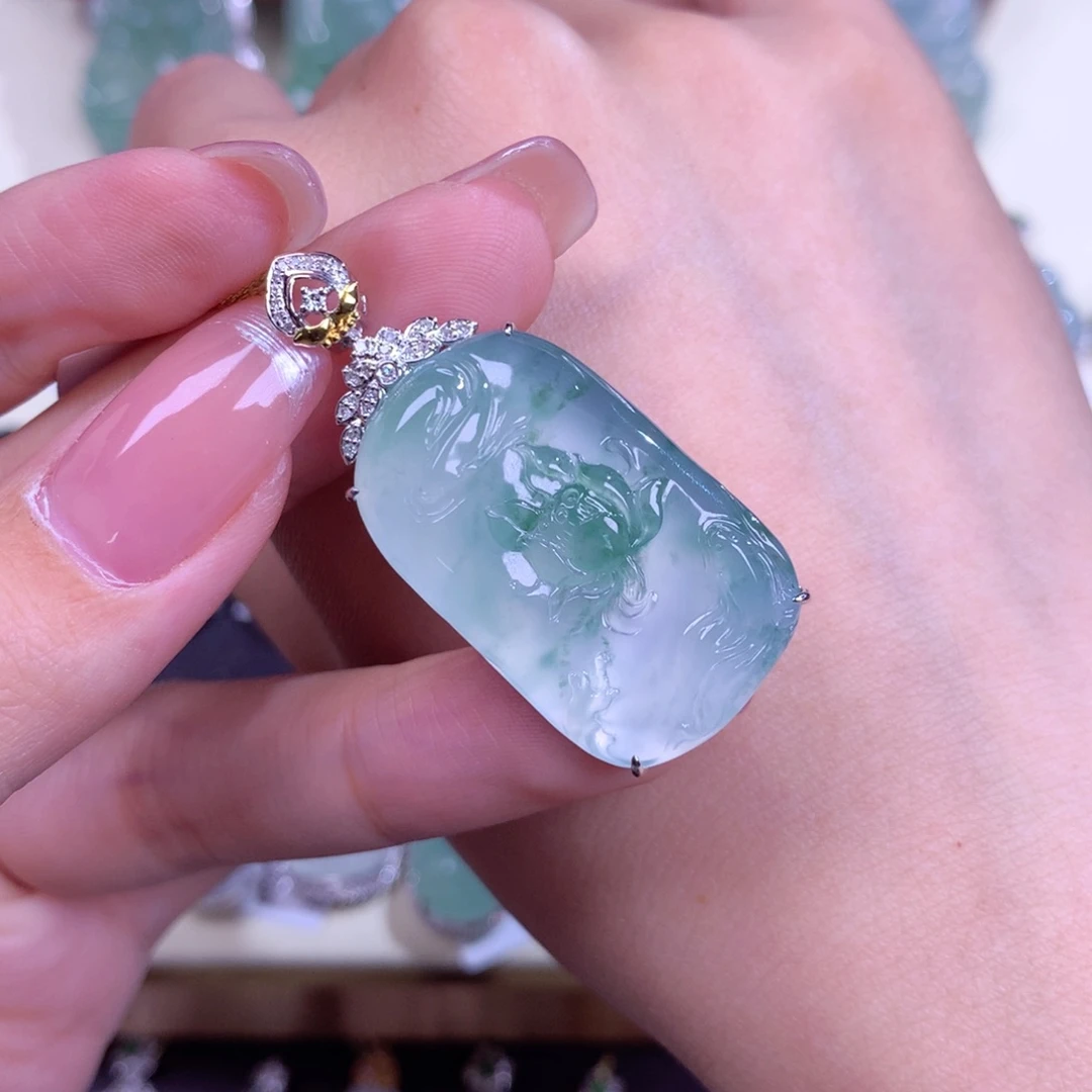 翡翠颈饰18K金镶嵌我***海莲花鱼