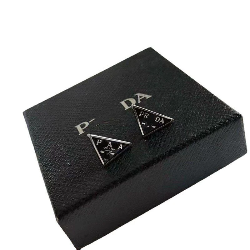 纯铜铜耳饰 家高级感个性简约高档徽章耳环耳钉爆款网红倒三角女