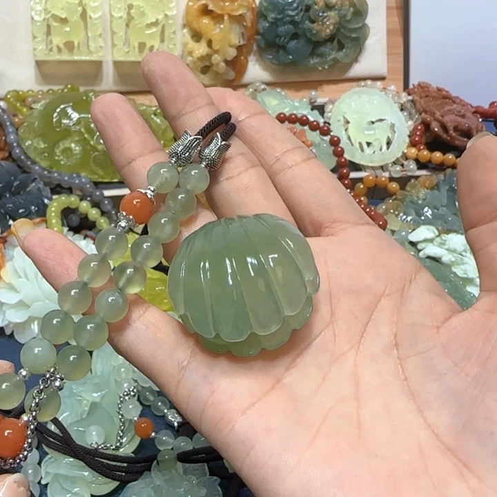 未镶嵌蛇纹石玉吊坠