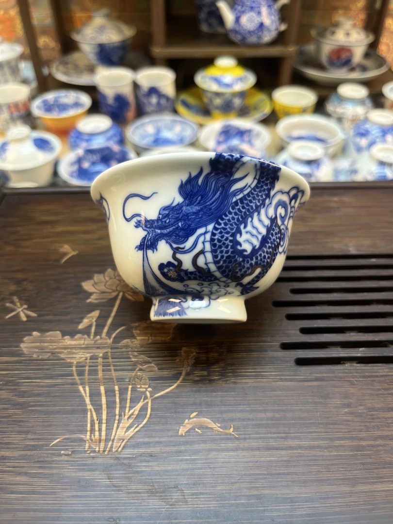 景德镇陶瓷手工手绘仿清青龙游海龙吐水压手杯高端主人杯茶具茶杯