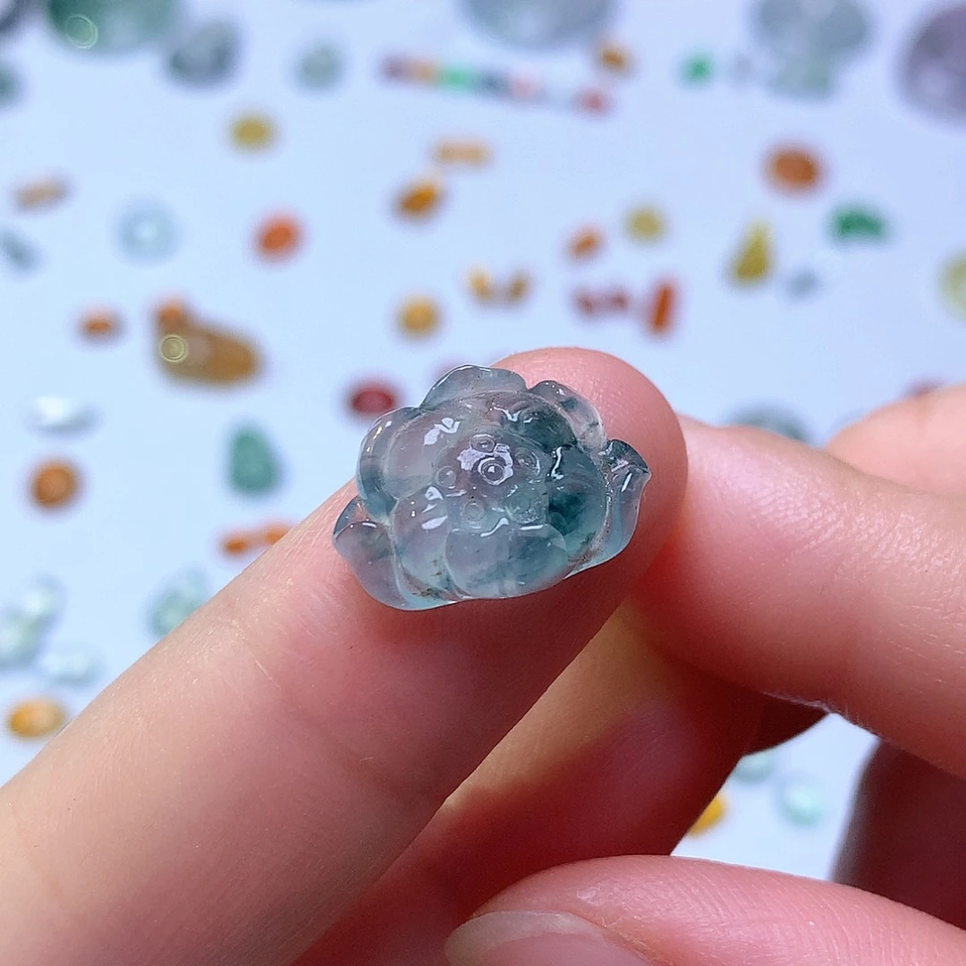 翡翠未镶嵌颈饰花