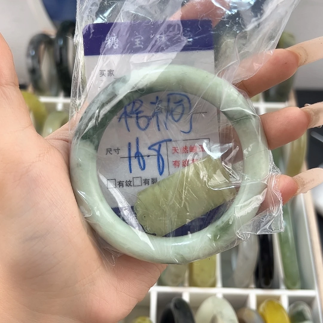梧***）蛇纹石玉未镶嵌颈饰
