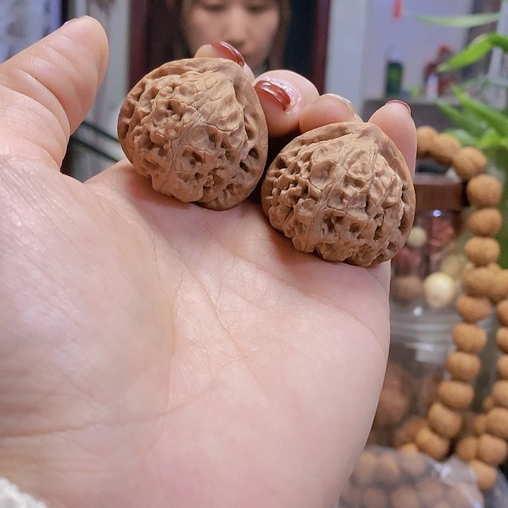 【闪购商品】文玩核桃把件36桃心宫灯