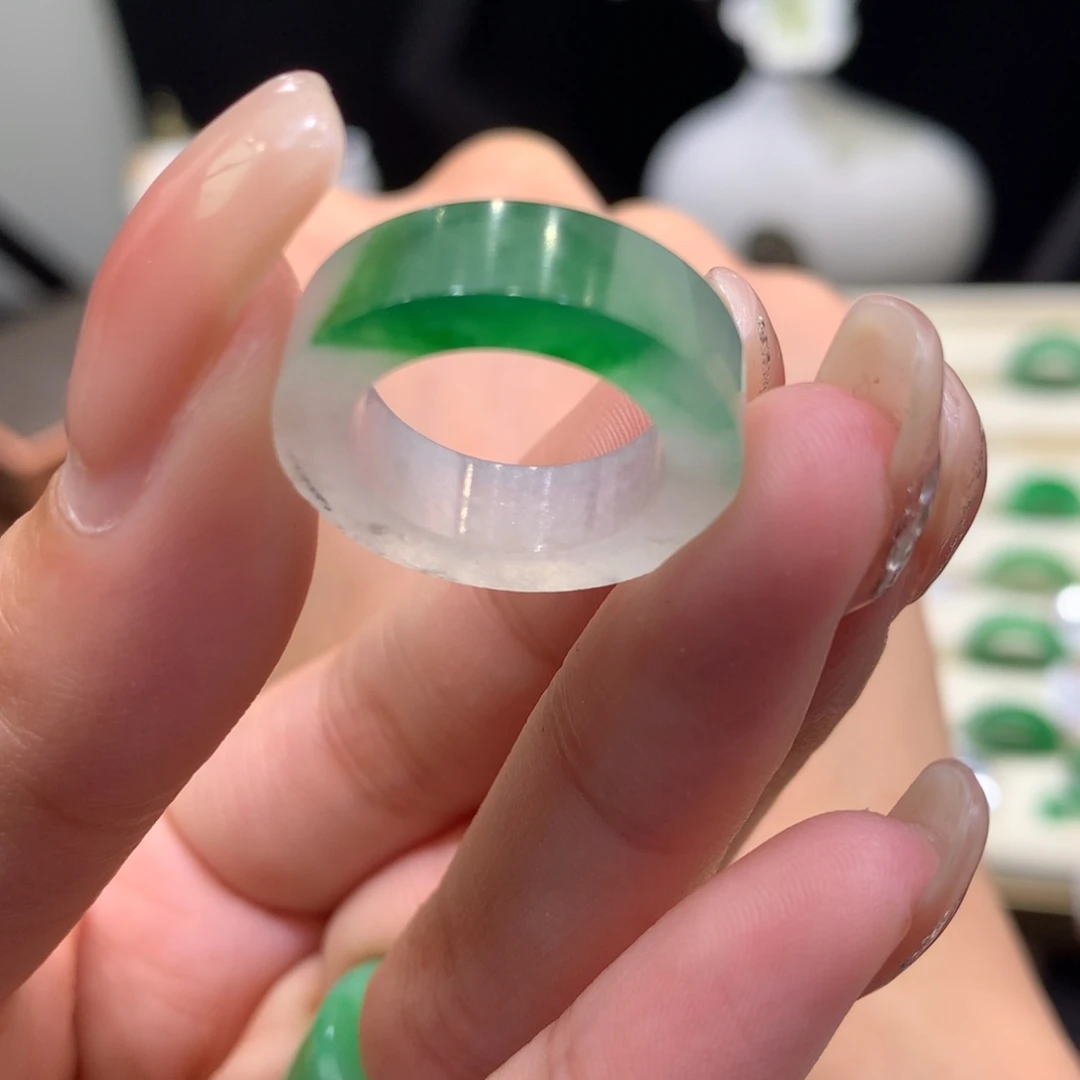翡翠未镶嵌戒指翡翠