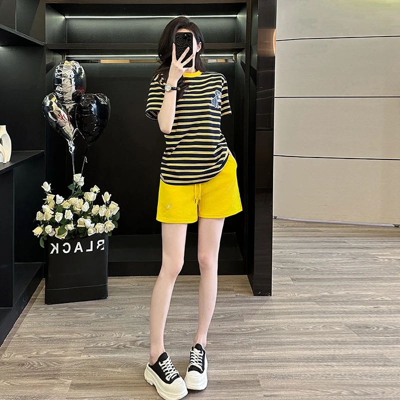 时尚减龄休闲运动套装女洋气显瘦条纹短袖T恤黄色短裤两件套
