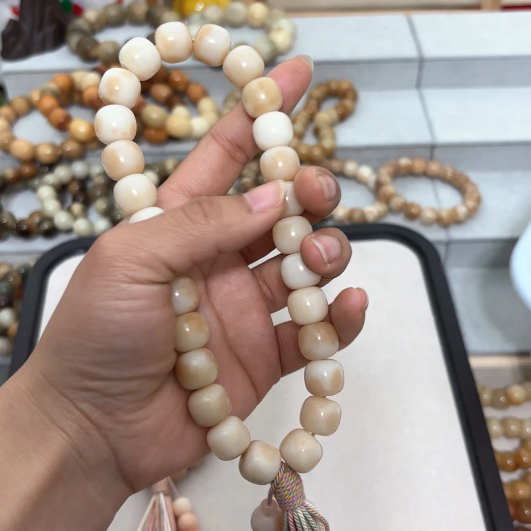 白玉菩提吊坠松***觉手持2