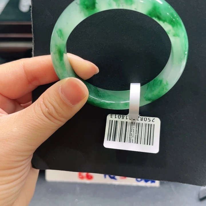 石英质玉（非洲翠）未镶嵌手镯