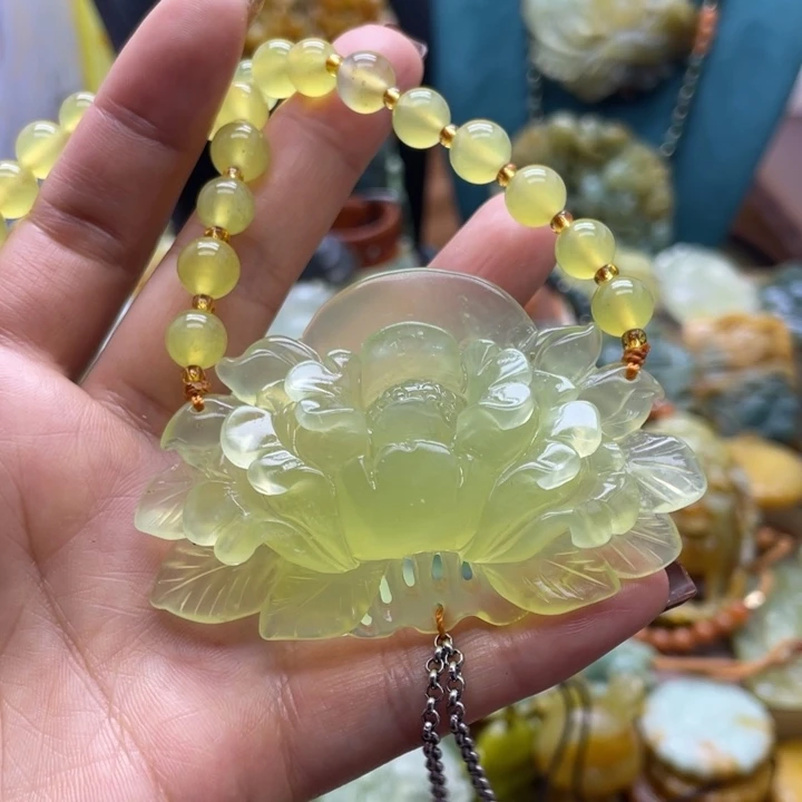 蛇纹石玉未镶嵌颈饰