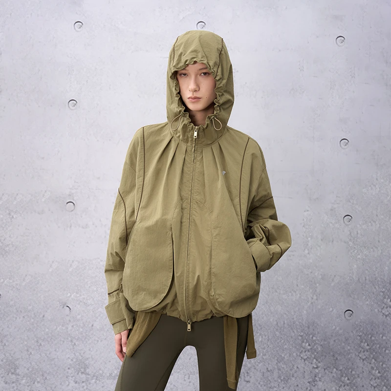 半圆女装[运动]2026春休闲宽松分割感连帽山系弧线外套C65210014