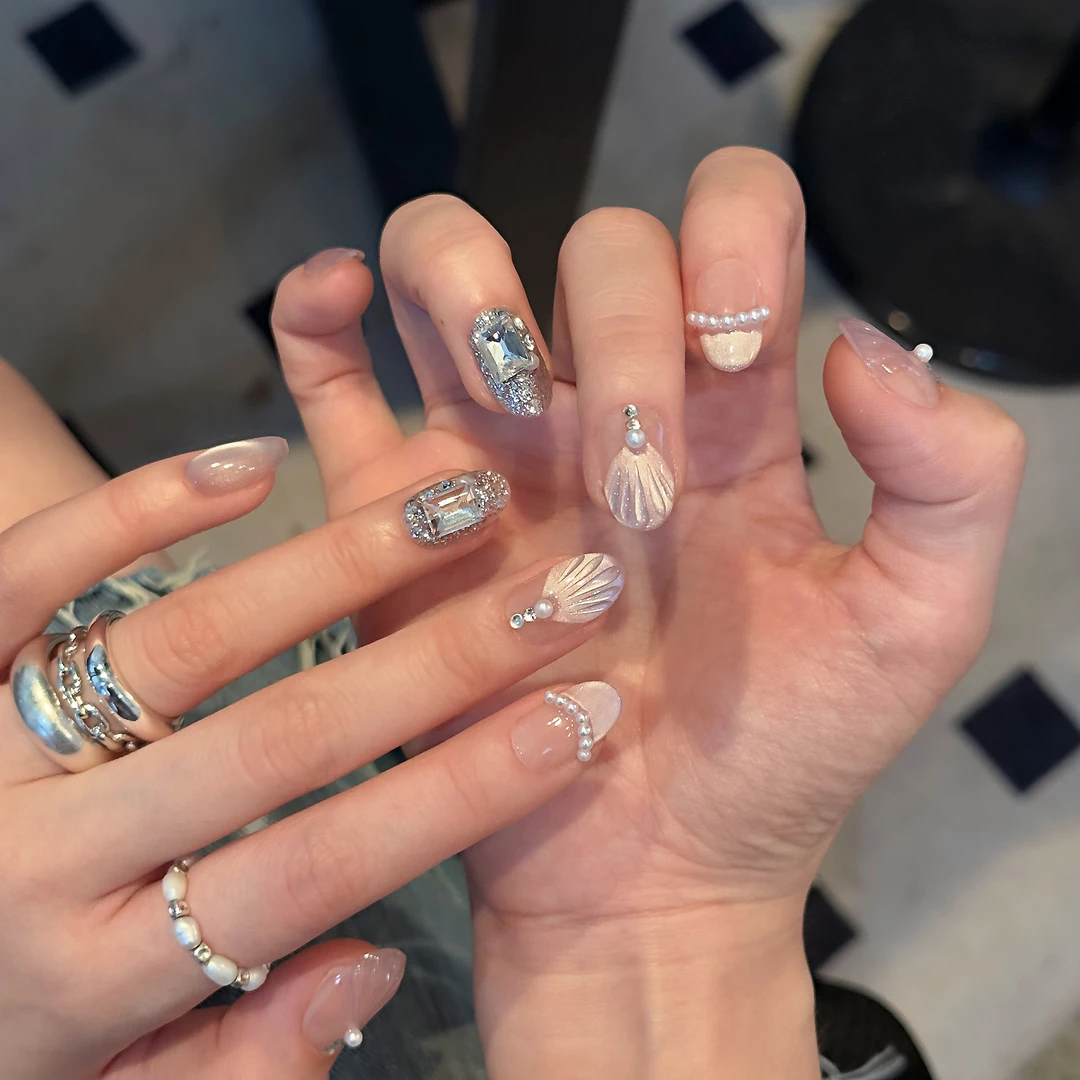 『朵莉亚』钻爆闪珍珠椭圆2025年新款甲创意显白纯手工可爱穿戴甲