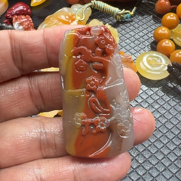 石英质玉（黄龙玉）颈饰未镶嵌