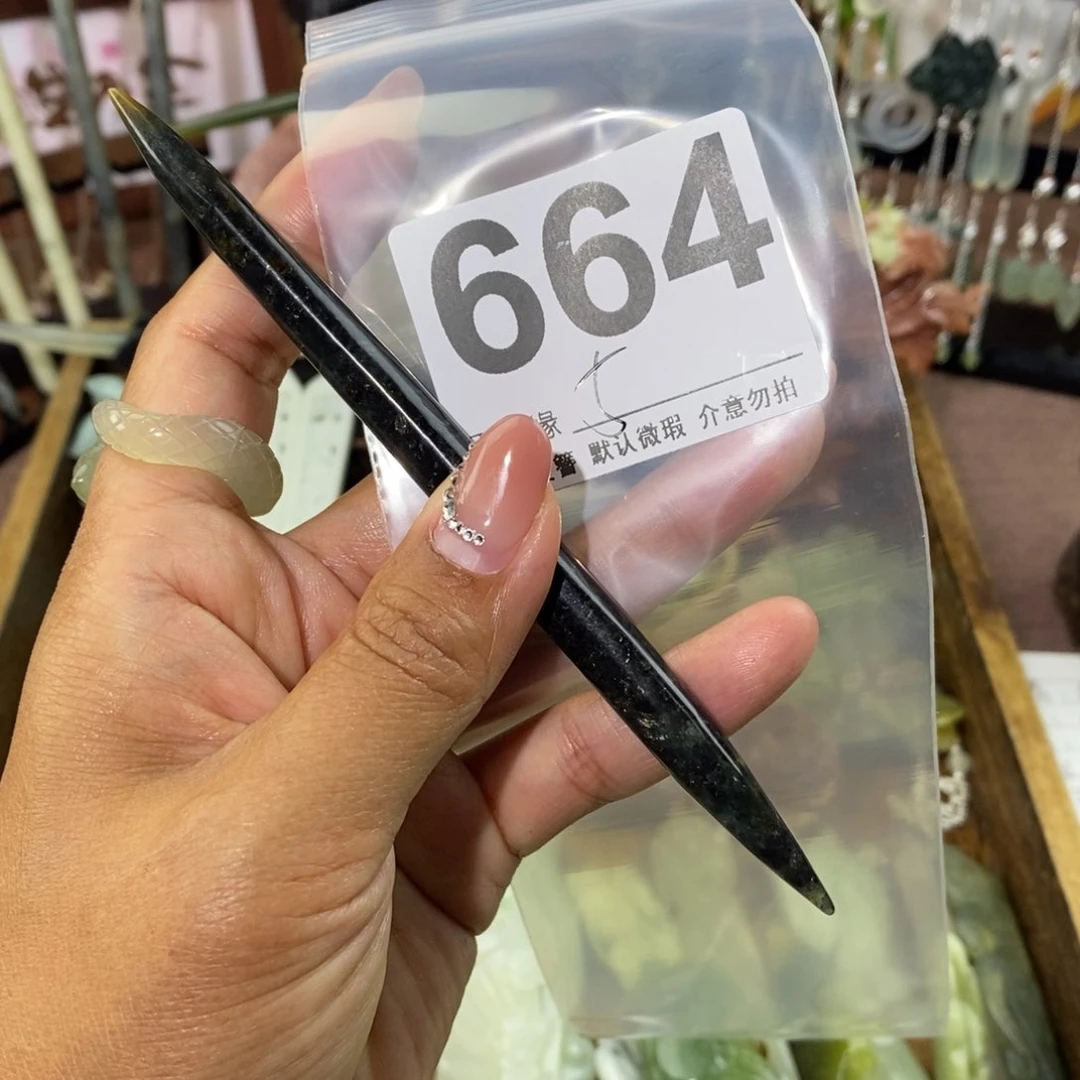 蛇纹石玉未镶嵌发饰张**儿