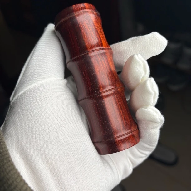 小叶紫檀黑飘红竹节筒，一物一拍