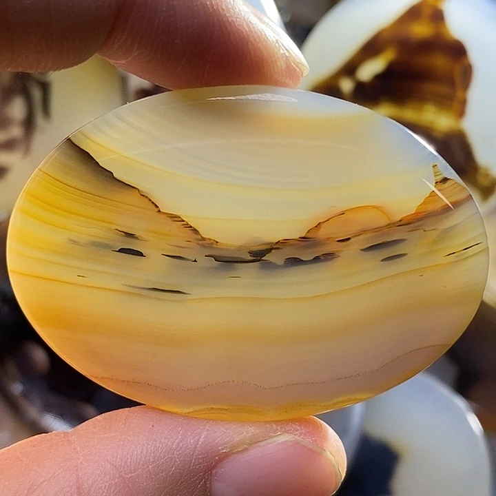 未镶嵌颈饰玛瑙/玉髓春**者