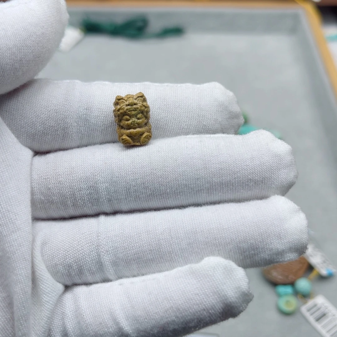 绿松石未镶嵌挂件