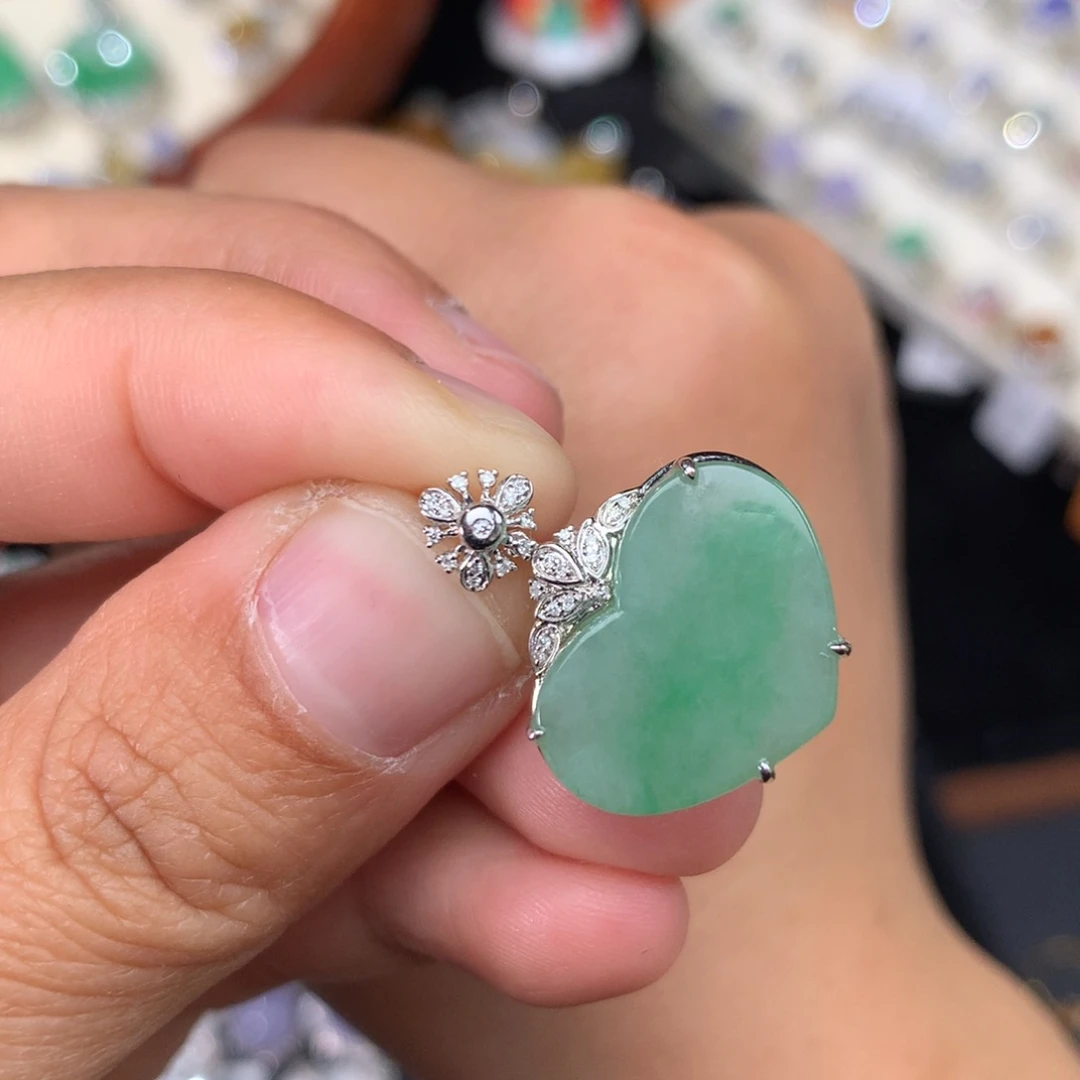 翡翠吊坠(不含链)18K金镶嵌