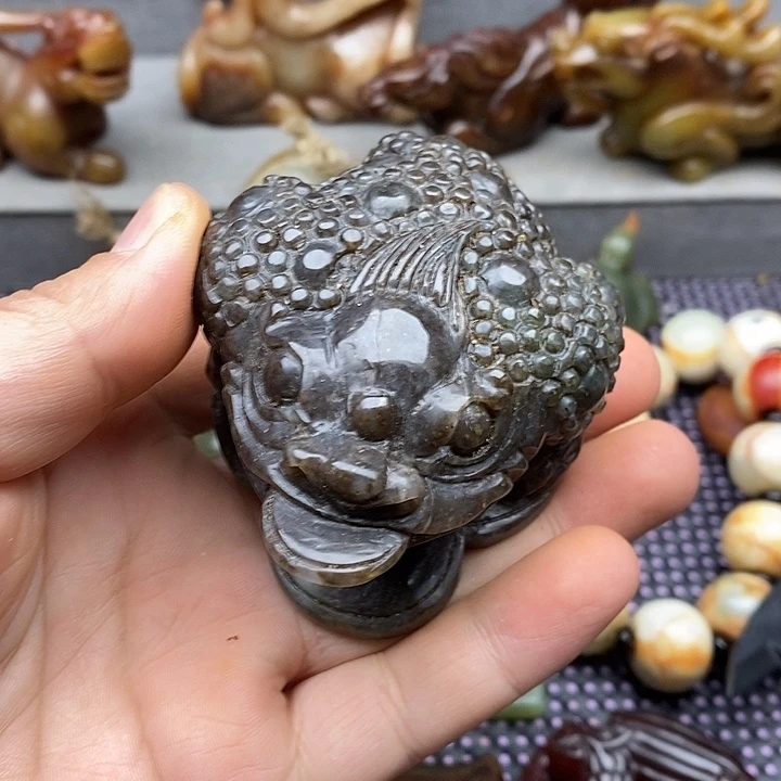 未镶嵌蛇纹石玉颈饰