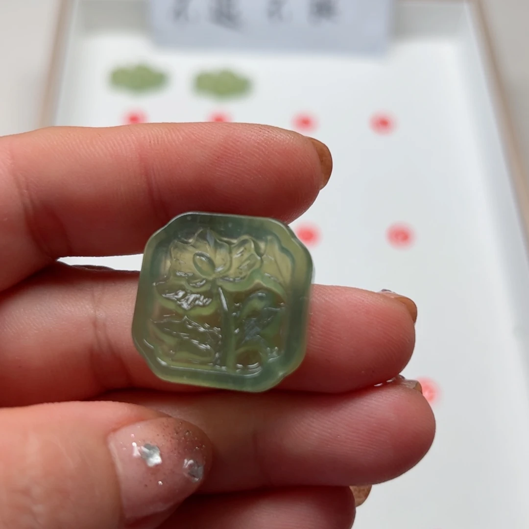 锦***萱蛇纹石玉未镶嵌颈饰