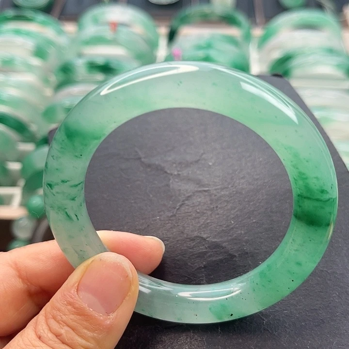 未镶嵌手镯石英质玉