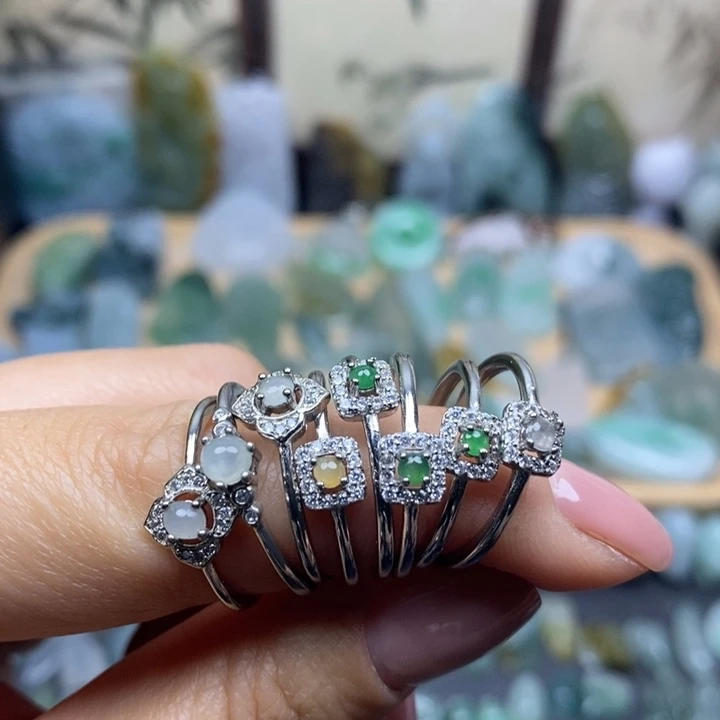 翡翠未镶嵌颈饰戒指一个 合金