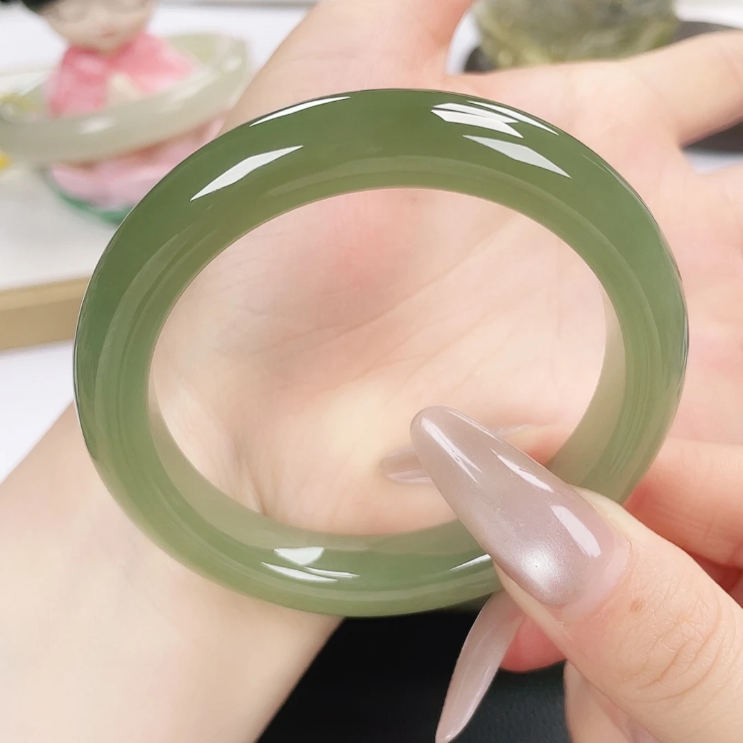 和田玉未镶嵌手镯