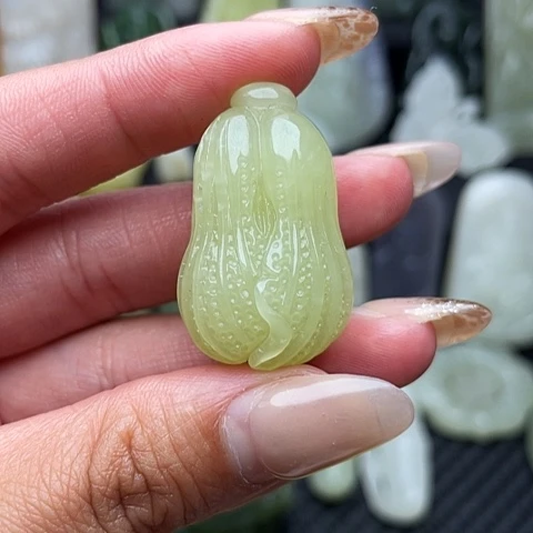 和田玉未镶嵌颈饰湯****代