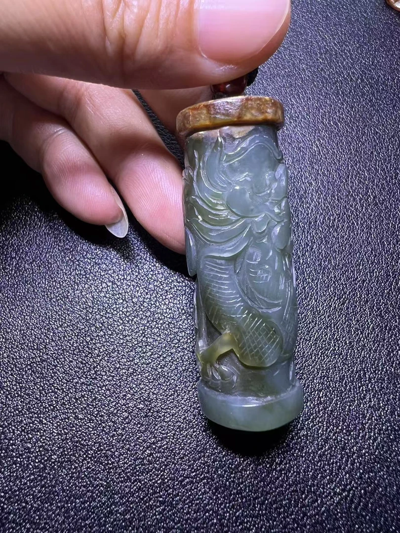 天然河磨玉挂件龙柱
