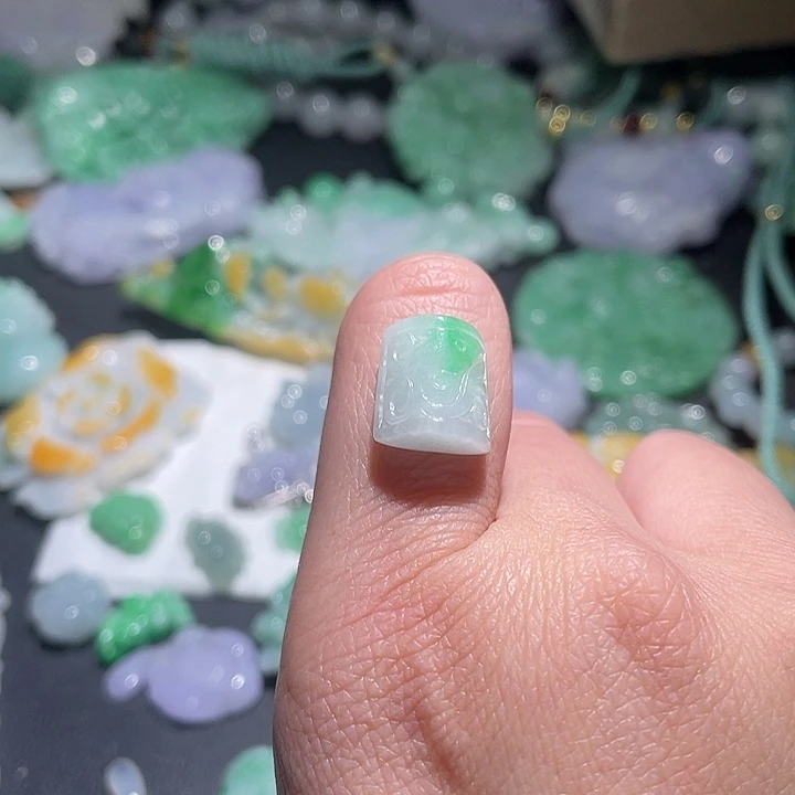 颈饰未镶嵌翡翠天