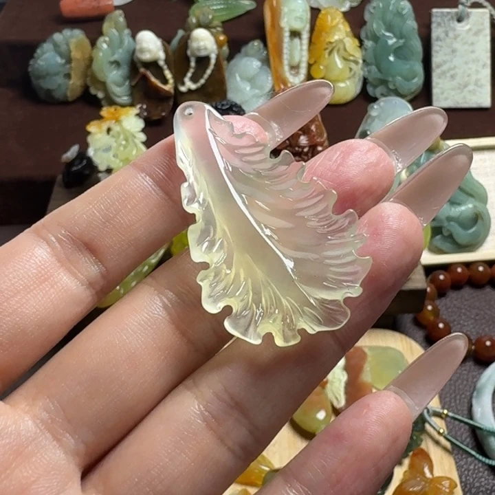 蛇纹石玉未镶嵌吊坠