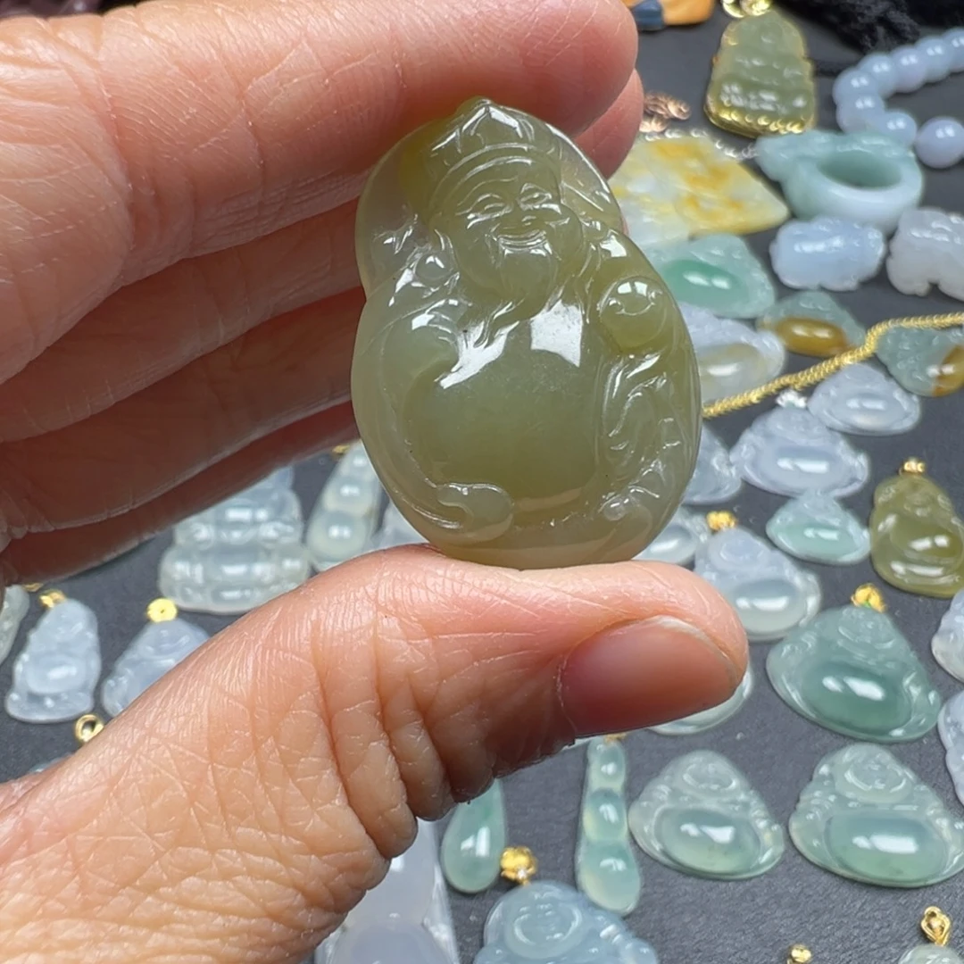 翡翠未镶嵌颈饰财神